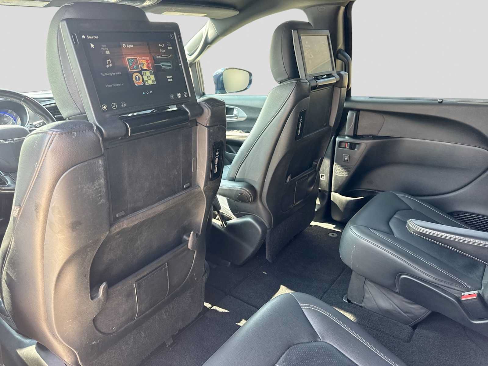 Used 2018 Chrysler Pacifica Touring-L Plus FWD image 17