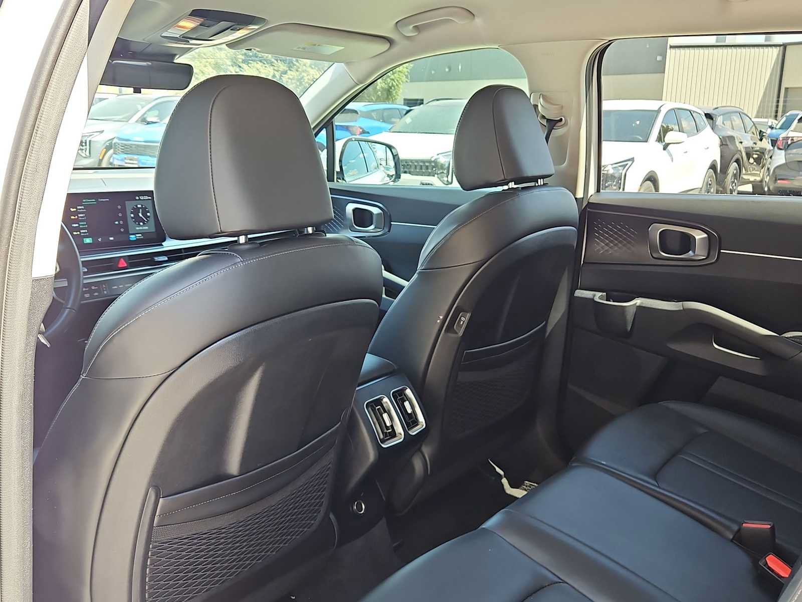 Certified 2025 Kia Sorento S FWD image 18