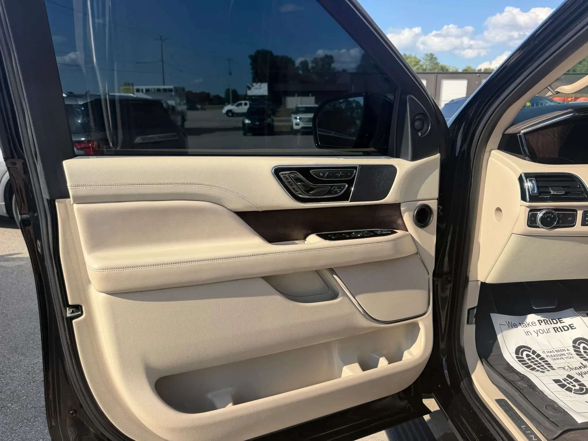 Used 2018 Lincoln Navigator L Select w/ Cargo Package AWD/4WD image 19