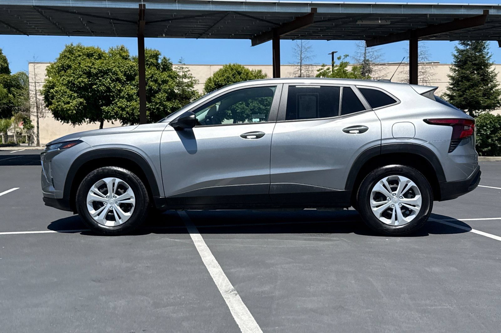 Used 2025 Chevrolet Trax LS FWD image 14