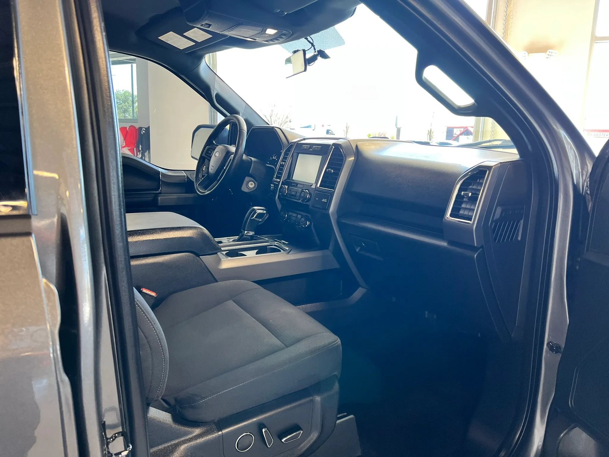 Used 2015 Ford F150 XLT w/ Equipment Group 302A Luxury AWD/4WD image 22