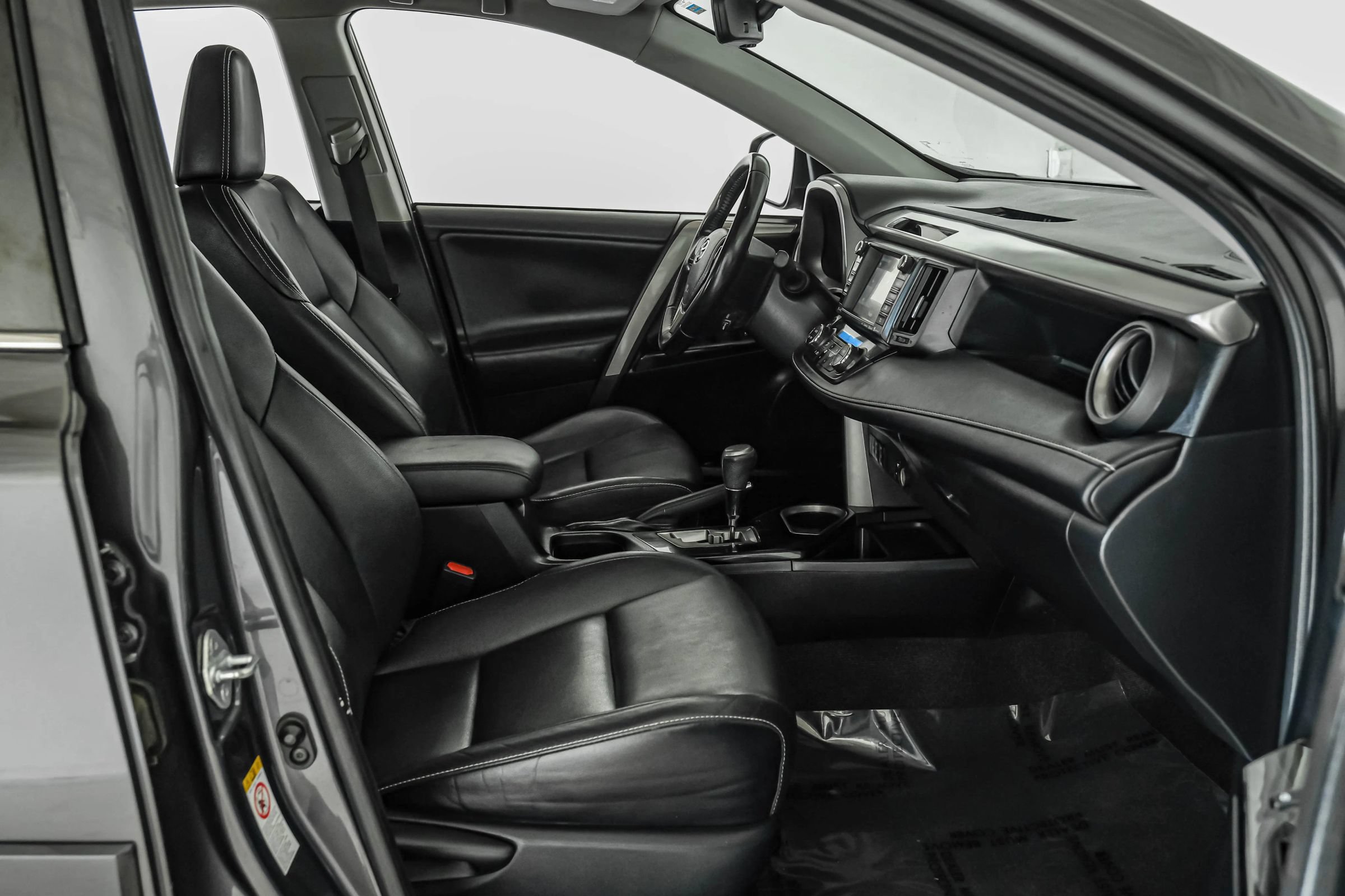 Used 2016 Toyota RAV4 Limited w/ Advanced Technology Package FWD image 29
