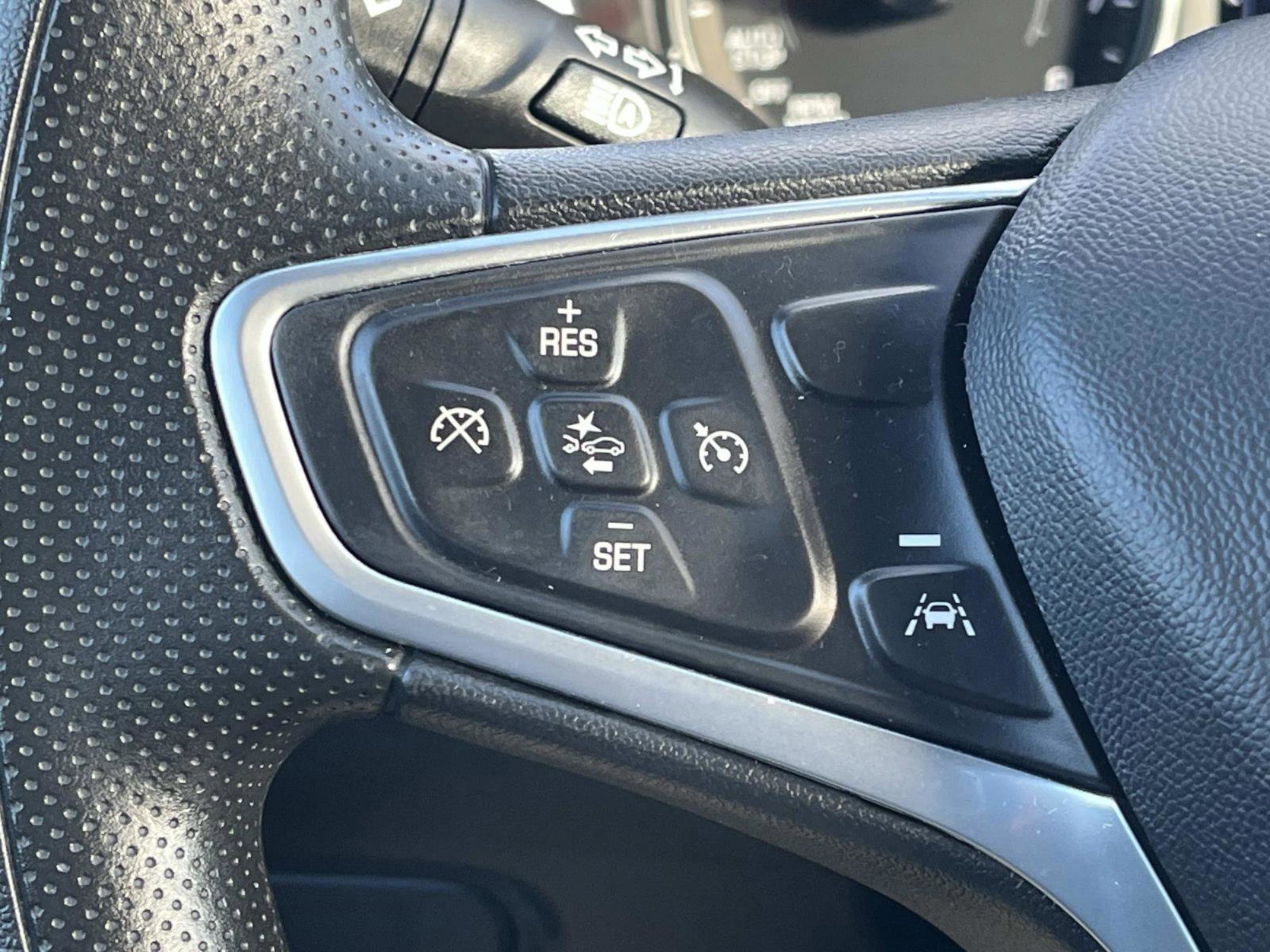 Used 2023 Chevrolet Equinox LT image 32