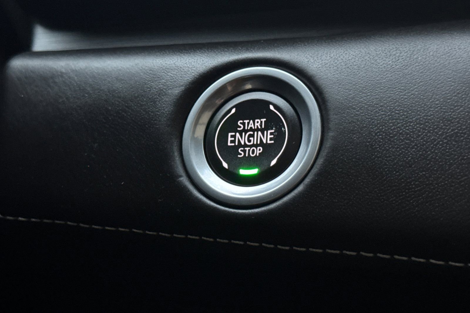 Certified 2024 Cadillac Escalade Premium Luxury Platinum w/ Heavy-Duty Trailer Package image 29