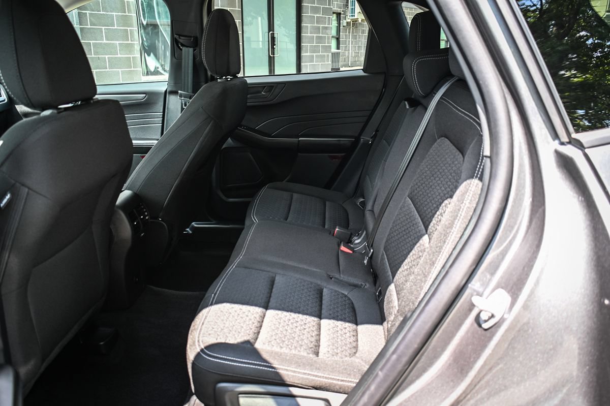 Used 2025 Ford Escape Active w/ Cold Weather Package AWD/4WD image 13