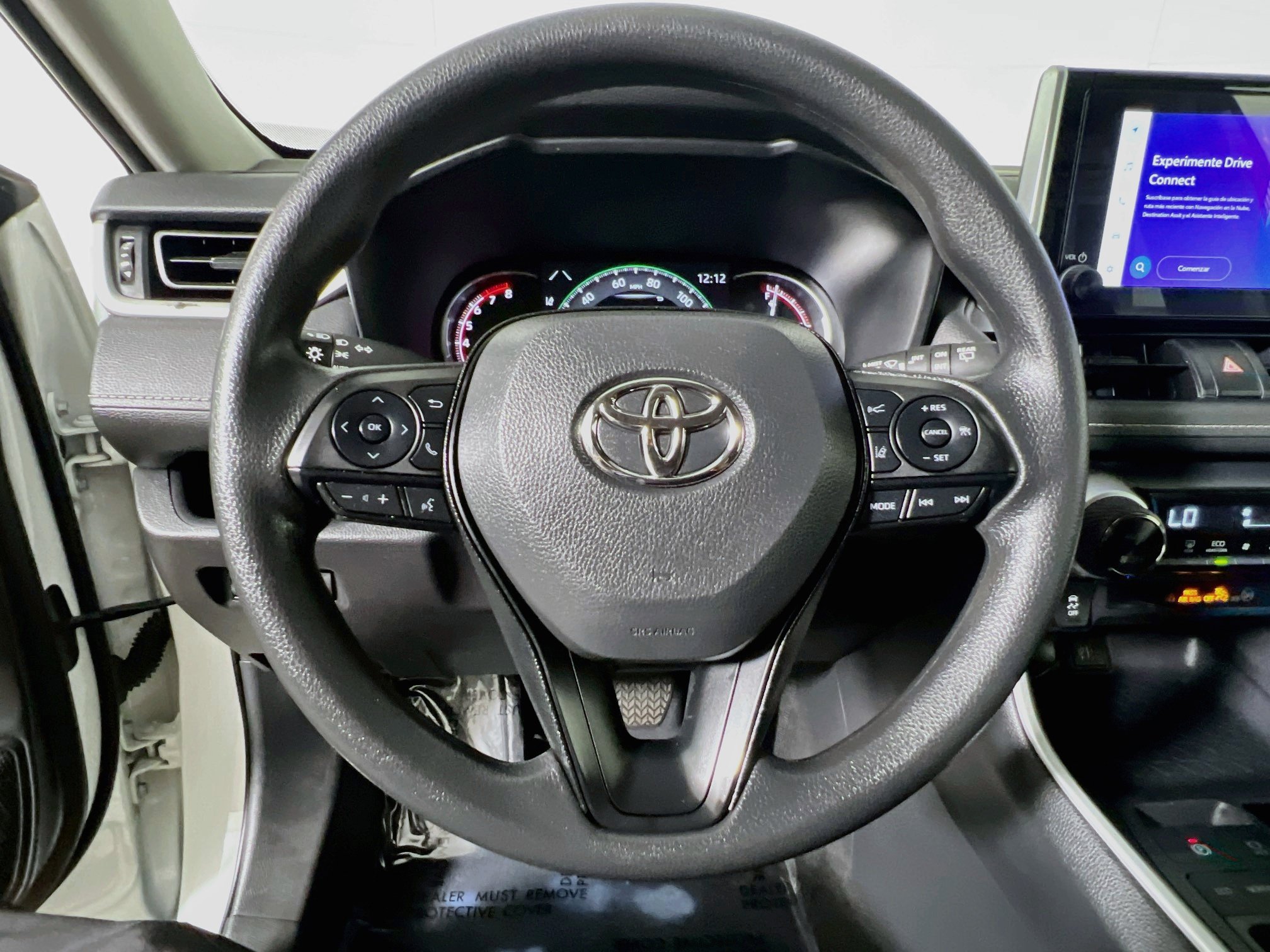 Used 2025 Toyota RAV4 XLE FWD image 18