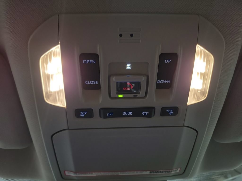 Used 2023 Toyota Highlander XLE AWD/4WD image 24