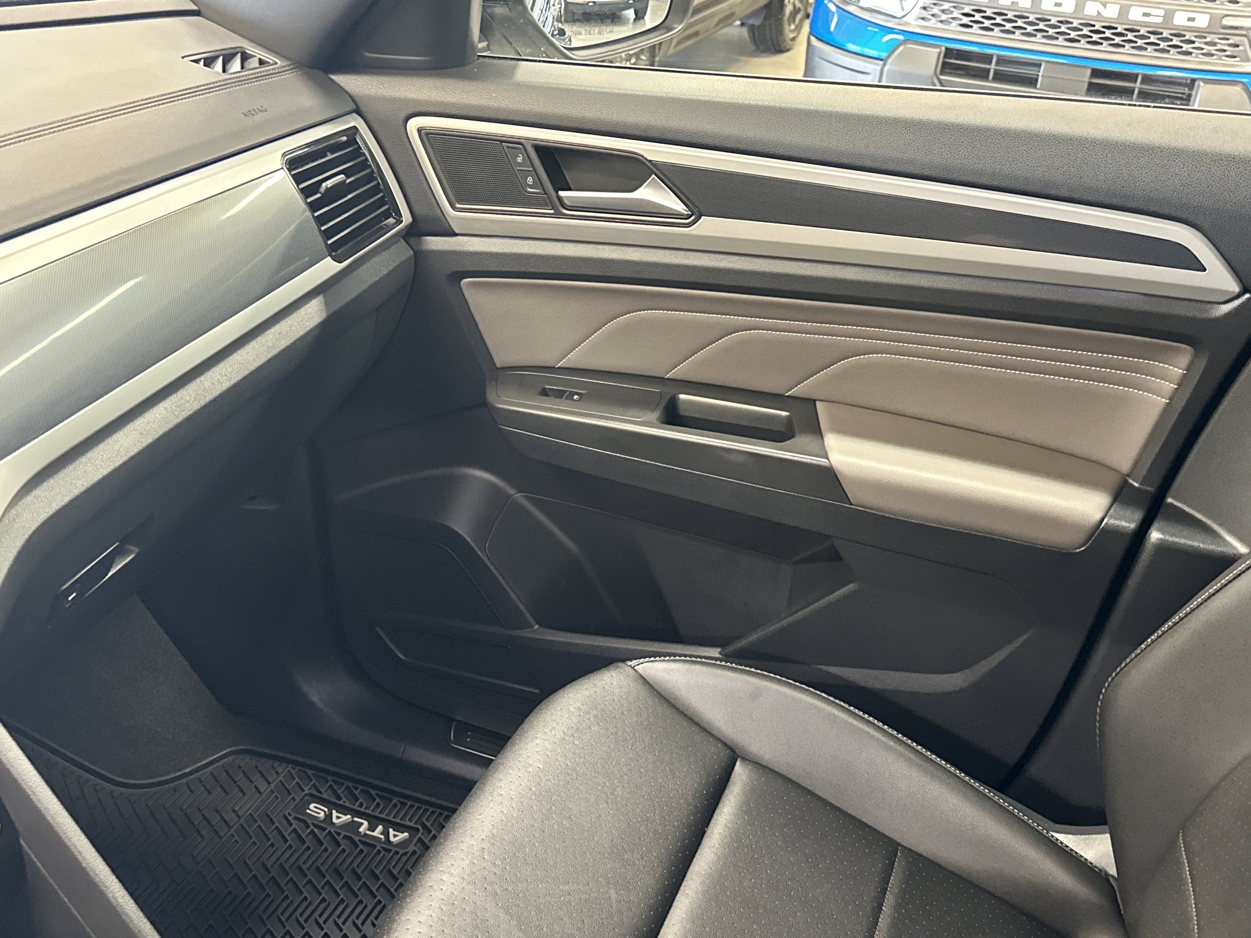 Used 2023 Volkswagen Atlas Cross Sport SEL image 27