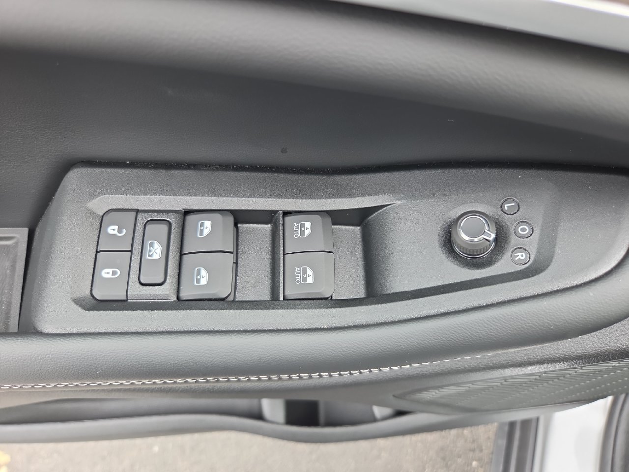 New 2026 Jeep Grand Cherokee Altitude AWD/4WD image 21