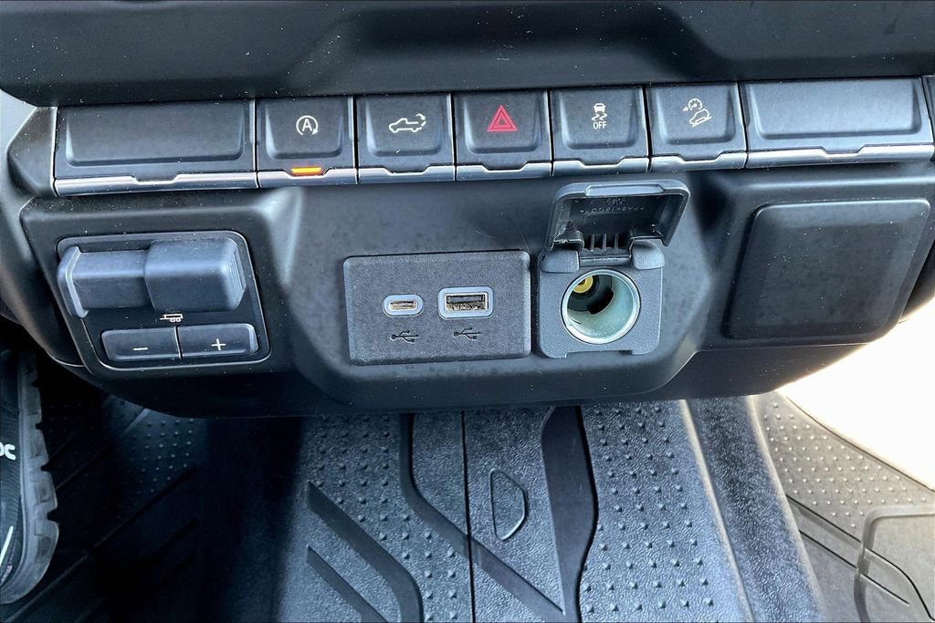 Used 2022 Chevrolet Silverado 1500 Custom Trail Boss w/ LPO, Dark Essentials Package image 25