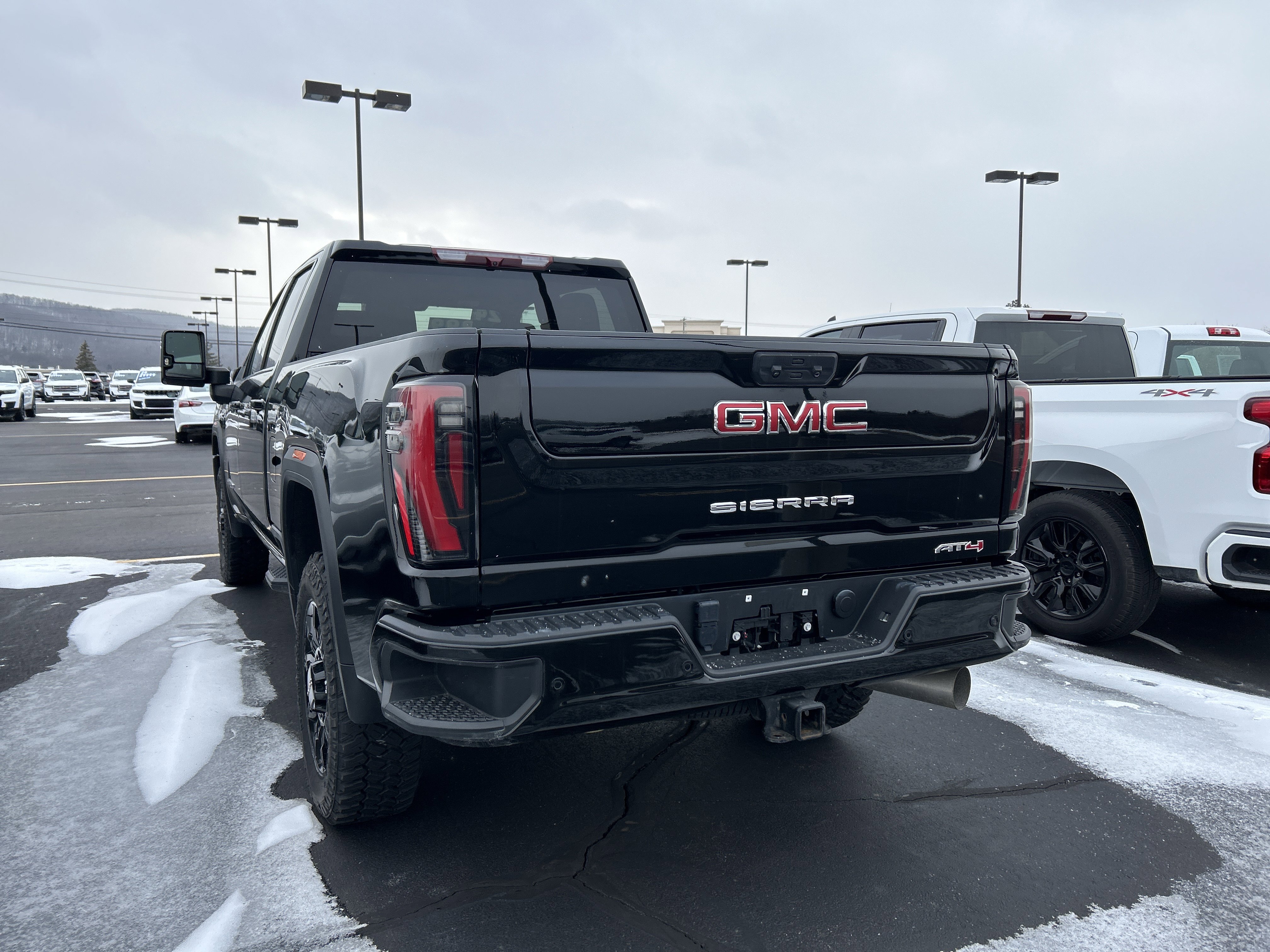 Used 2024 GMC Sierra 2500 AT4 image 6