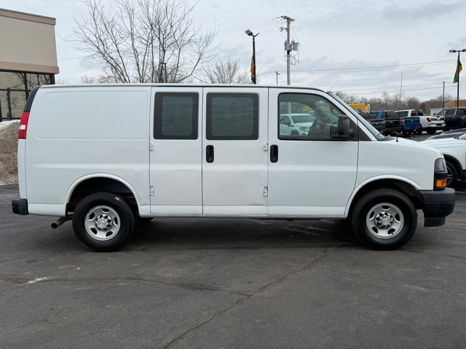 Used 2018 Chevrolet Express 2500 w/ Driver Convenience Package image 9