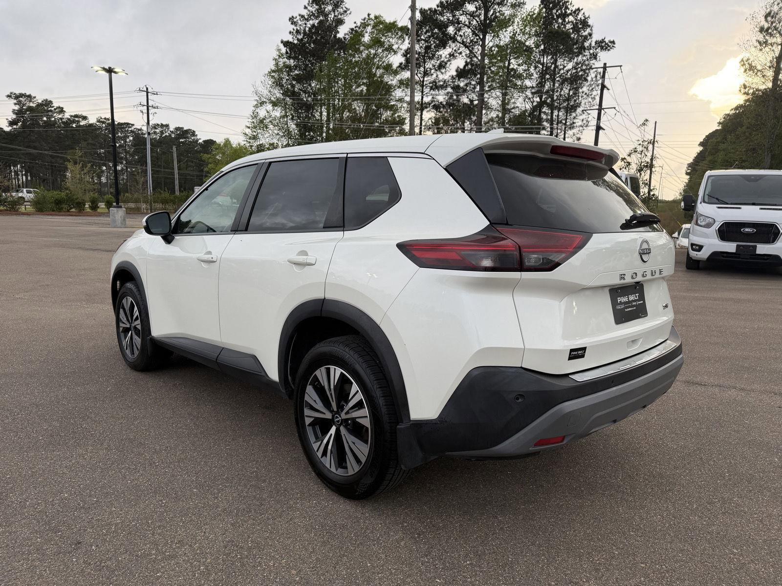 Used 2022 Nissan Rogue SV image 5