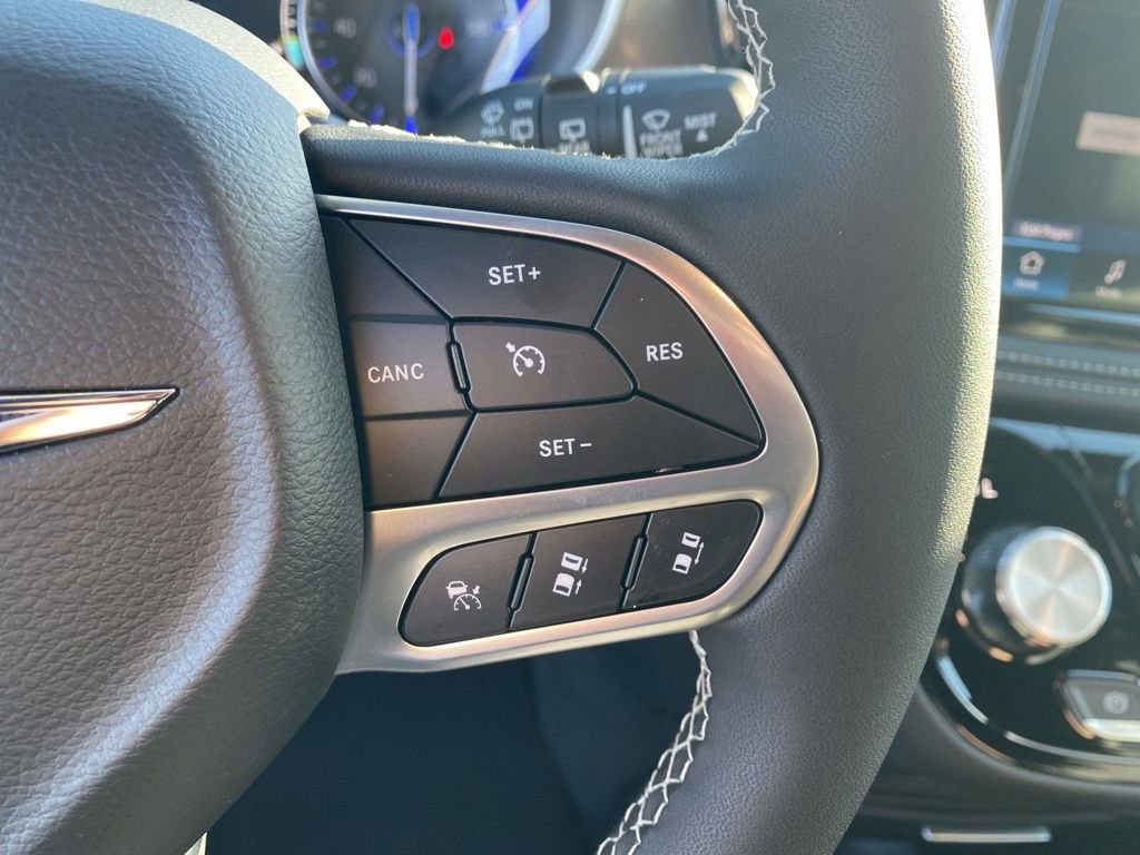 New 2026 Chrysler Pacifica Select FWD image 17