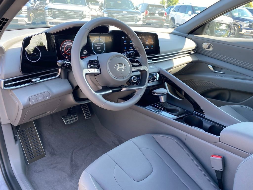 New 2025 Hyundai Elantra SEL FWD image 9