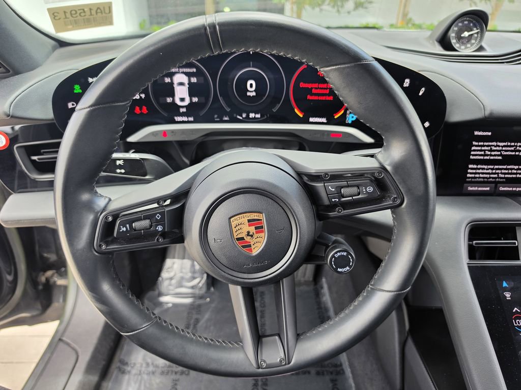 Used 2022 Porsche Taycan image 18