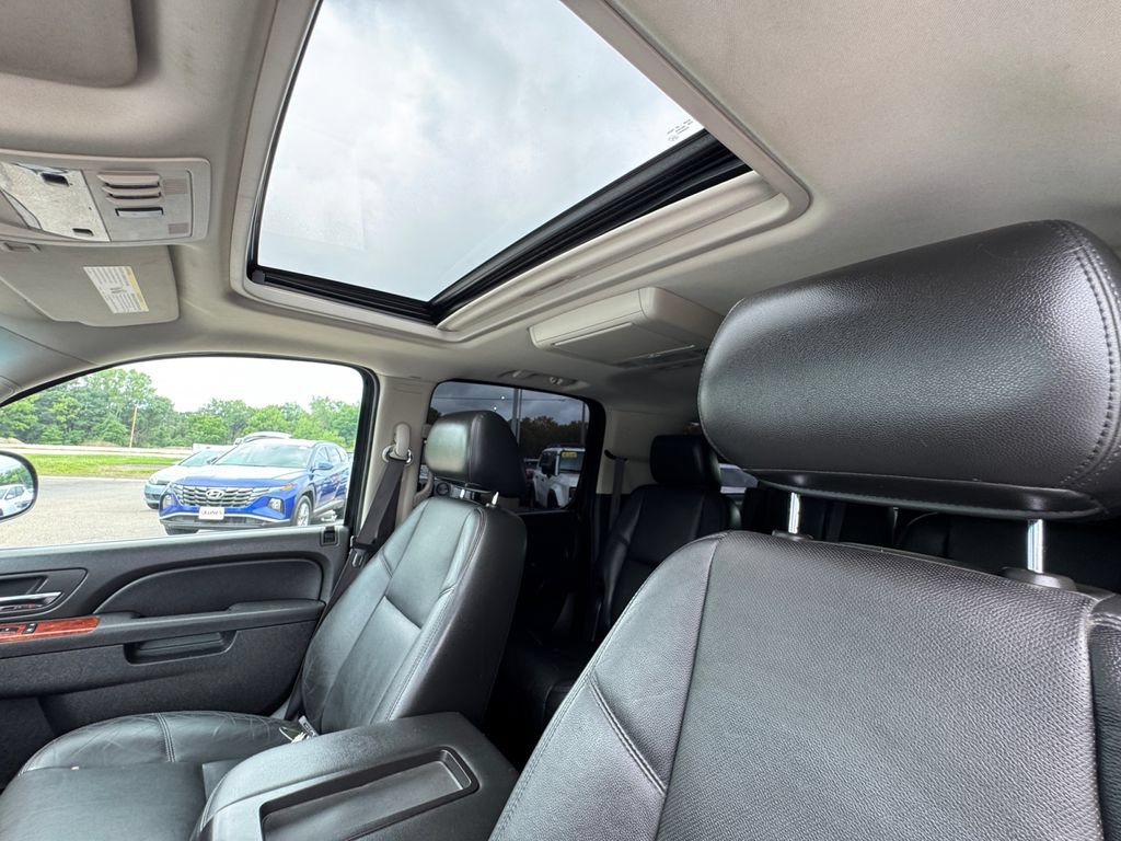 Used 2013 Chevrolet Suburban LTZ AWD/4WD image 28