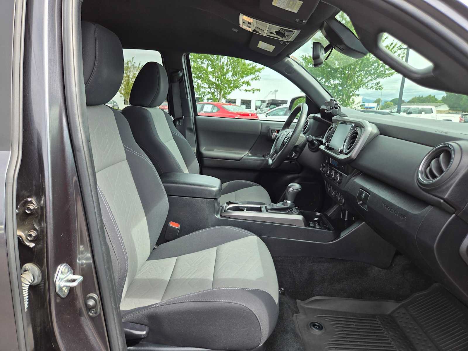 Used 2022 Toyota Tacoma TRD Off-Road w/ Technology Package AWD/4WD image 14
