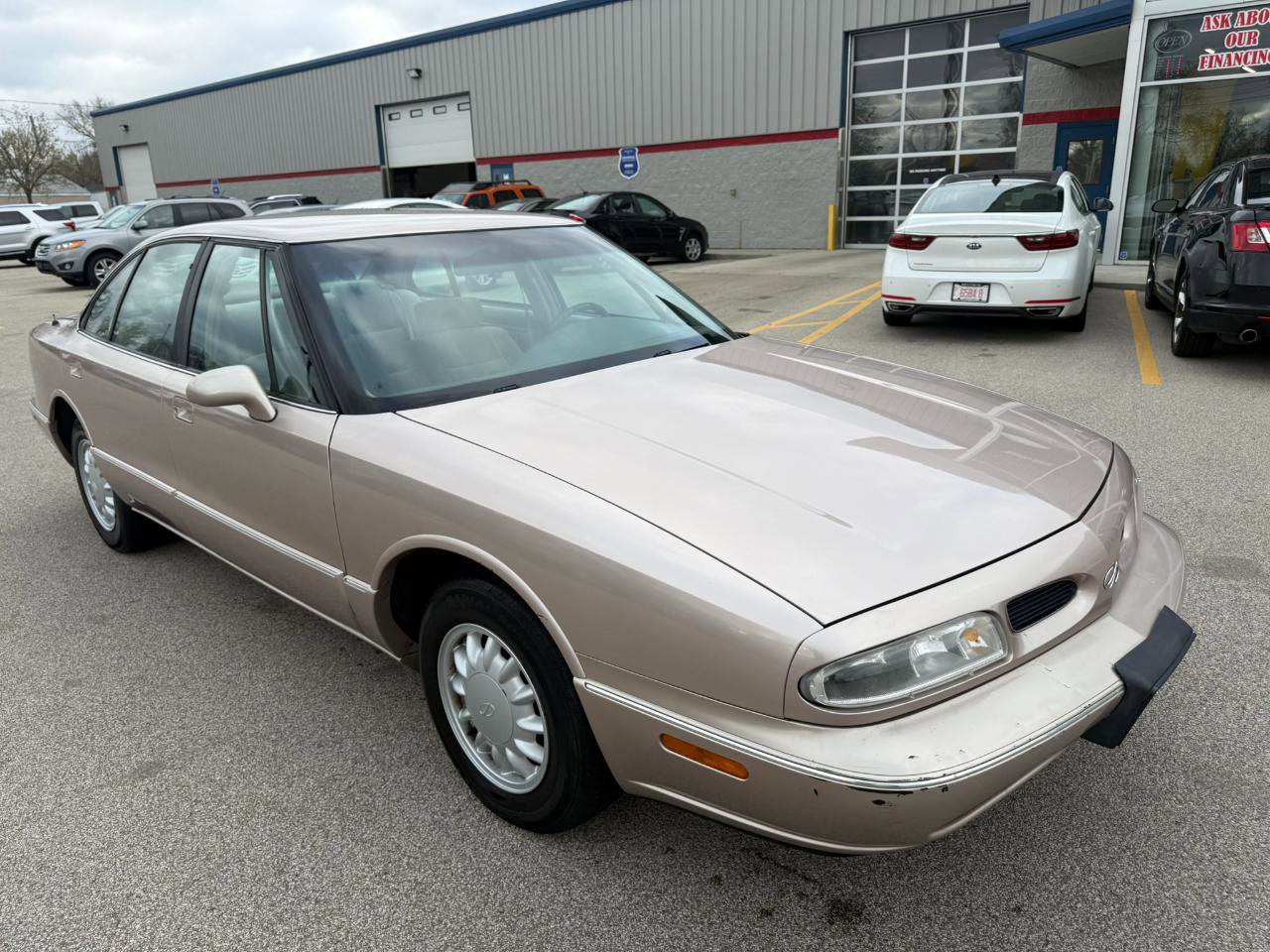 Used 1999 Oldsmobile 88 image 3