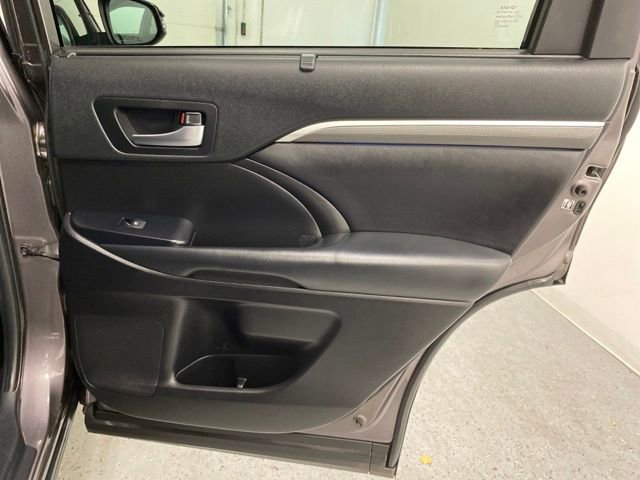 Used 2019 Toyota Highlander SE image 36