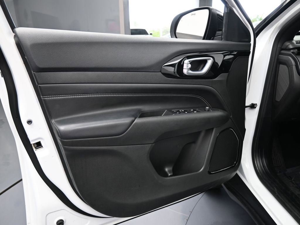 Used 2023 Jeep Compass Altitude image 15