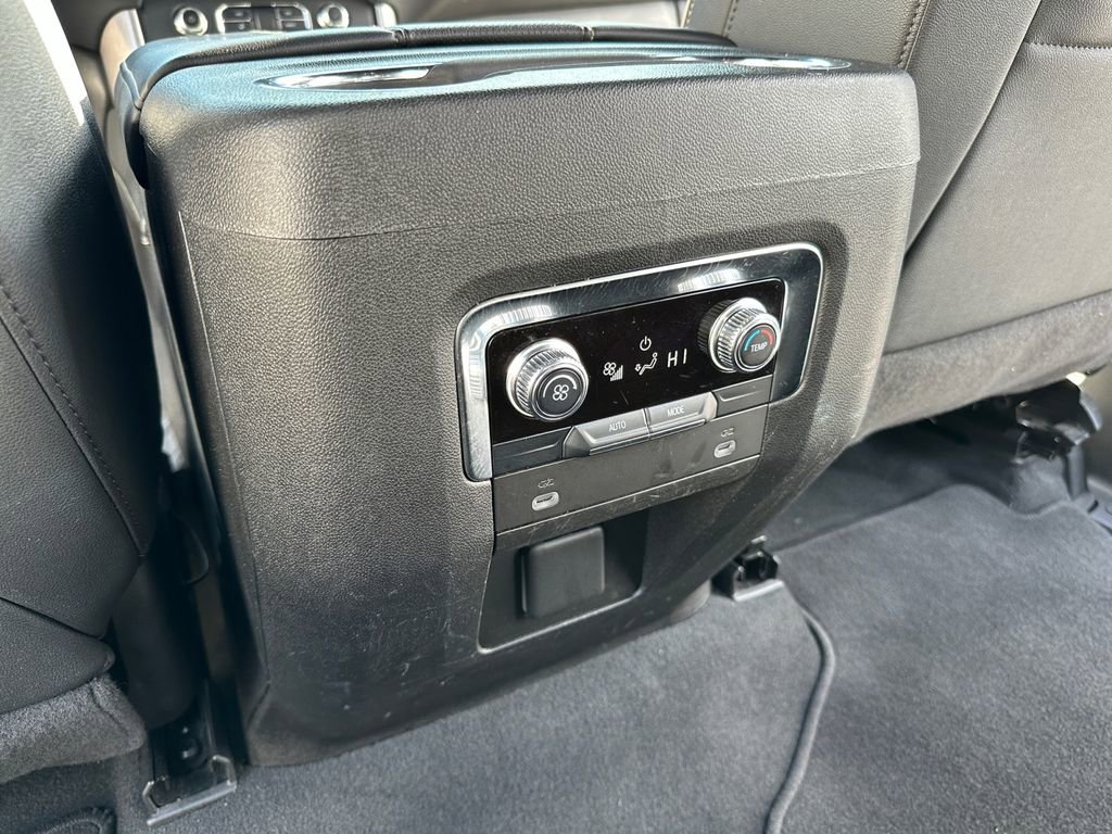 Used 2024 GMC Yukon SLT image 25