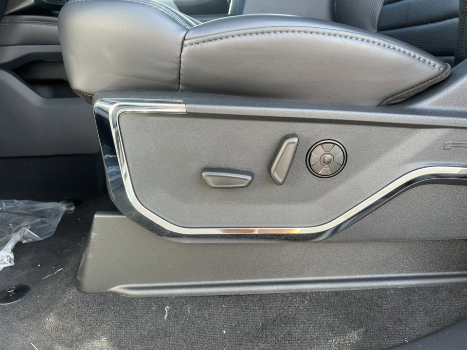 New 2026 Ford F350 4x4 Crew Cab Super Duty image 13