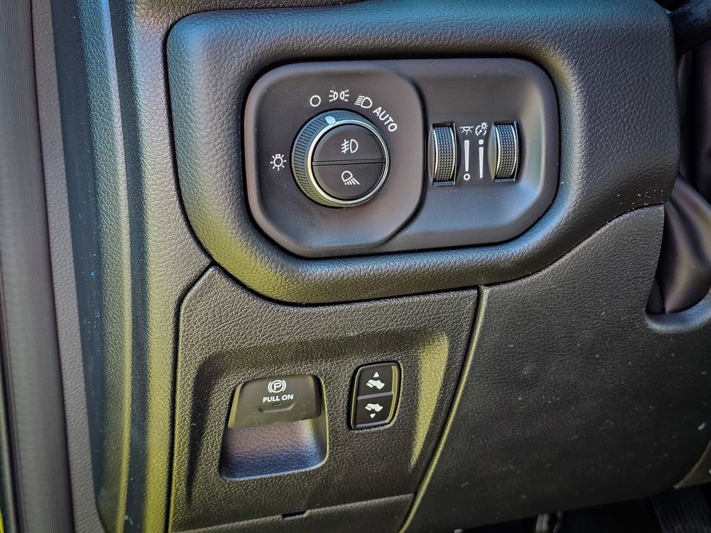 New 2026 RAM 1500 Laramie AWD/4WD image 16