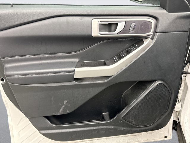 Used 2023 Ford Explorer XLT image 6