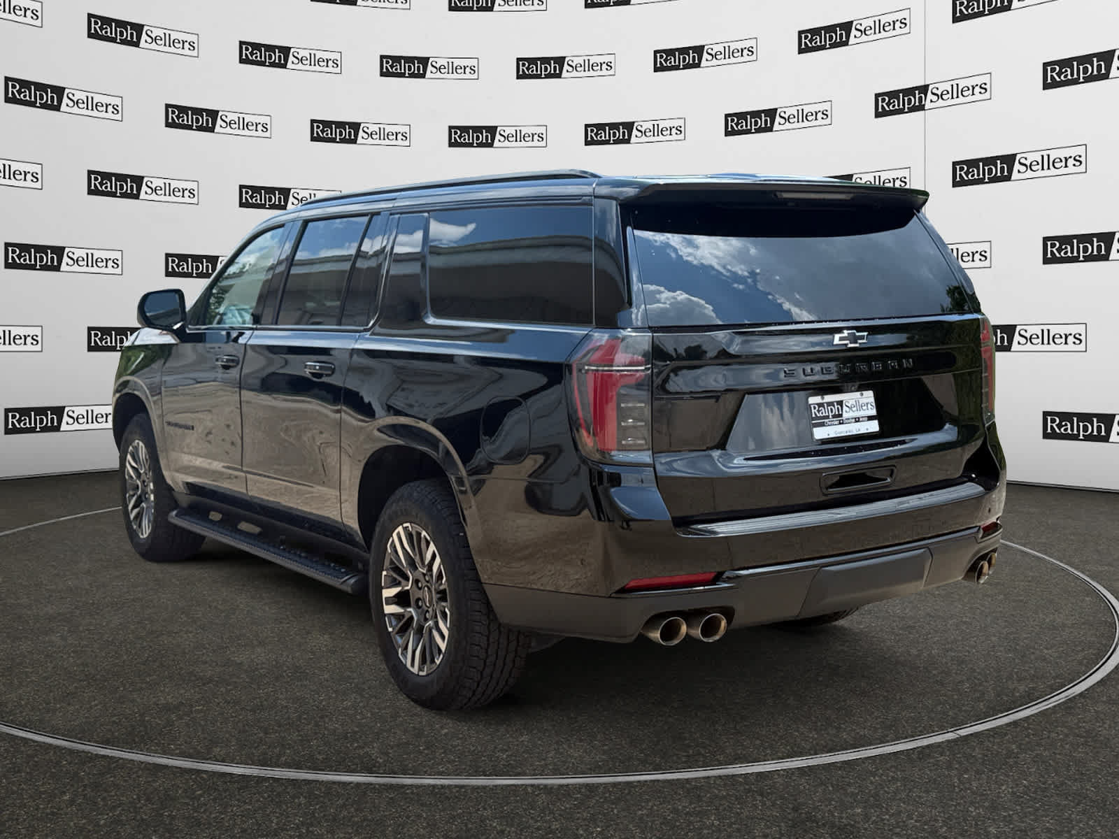 Used 2025 Chevrolet Suburban Z71 AWD/4WD image 4