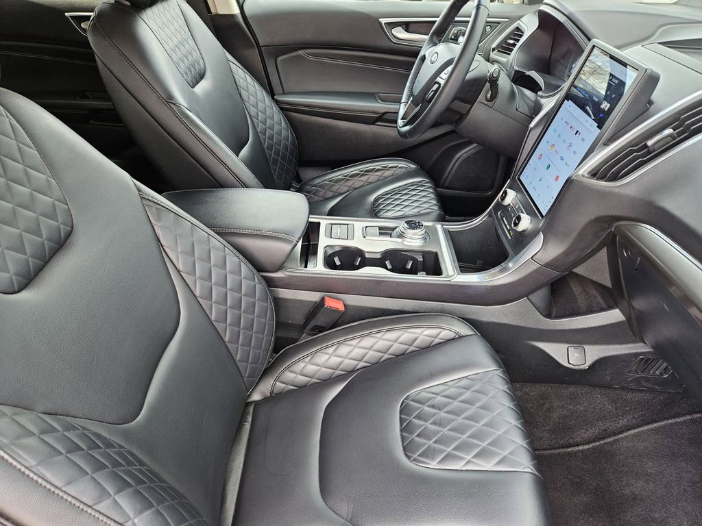 Used 2024 Ford Edge Titanium image 11