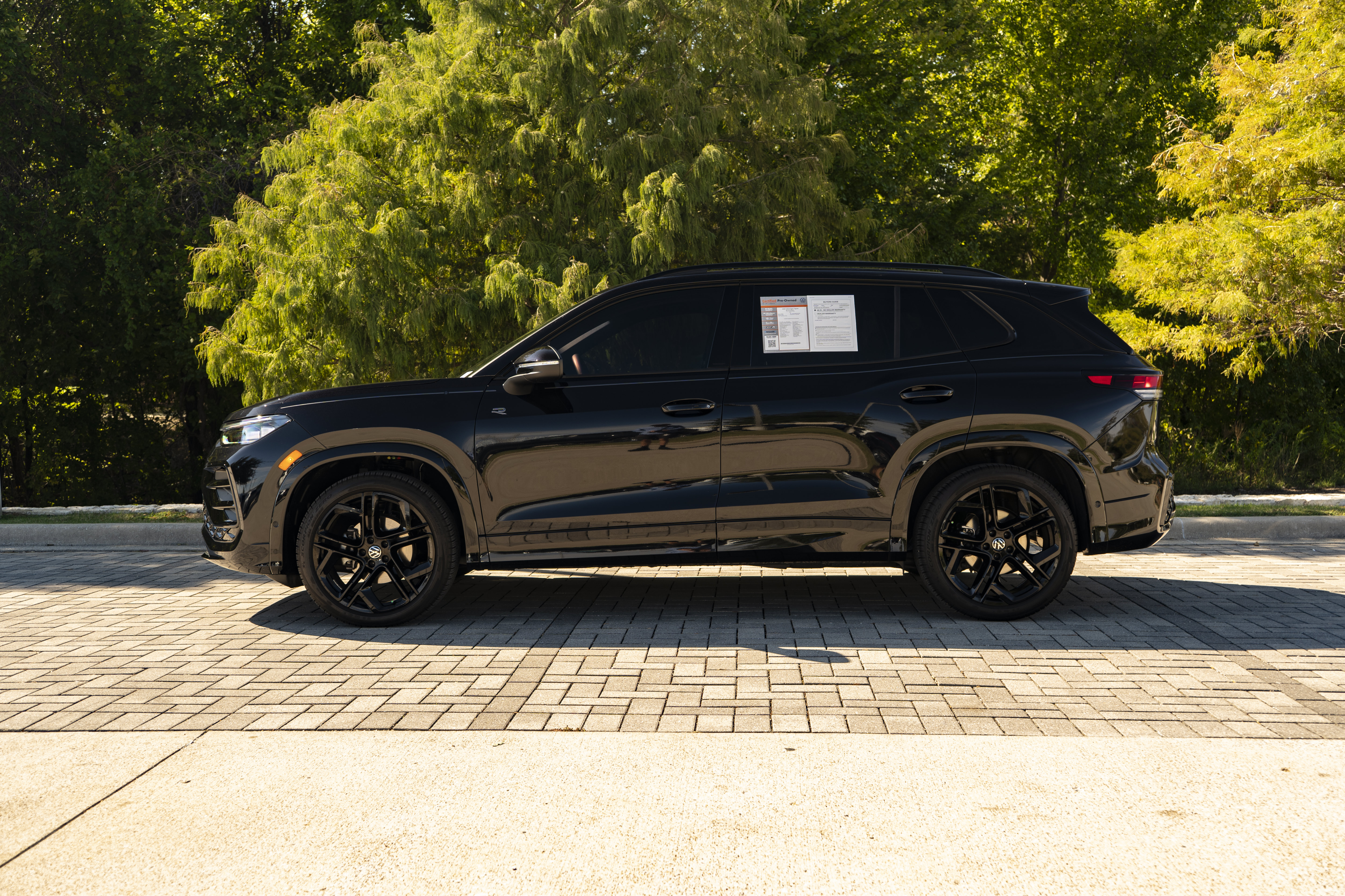 Certified 2026 Volkswagen Tiguan SE R-Line FWD image 5