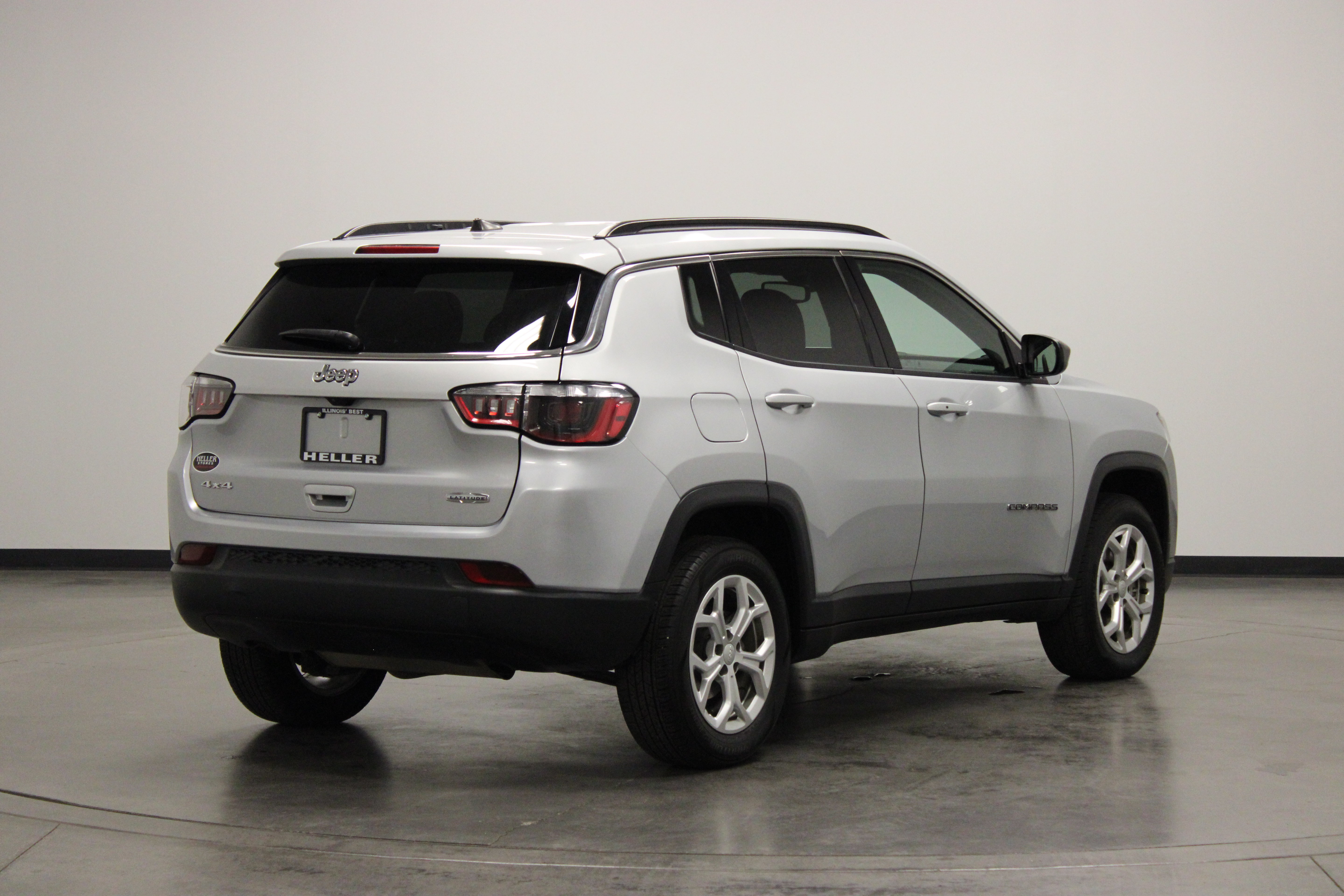 Used 2024 Jeep Compass Latitude AWD/4WD image 8
