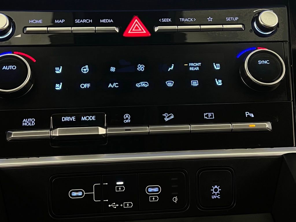 Used 2024 Hyundai Santa Fe Limited image 19