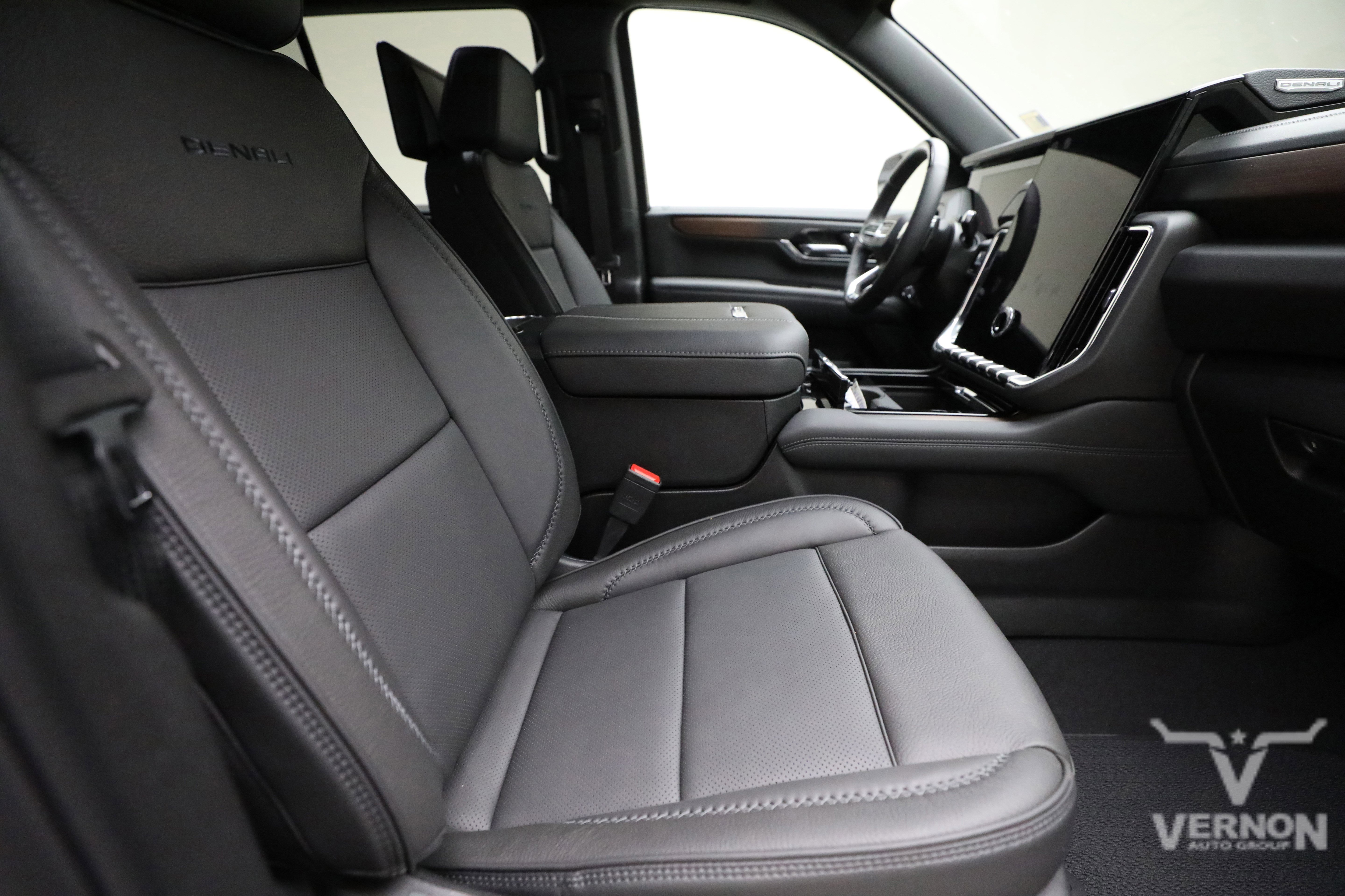 New 2026 GMC Yukon Denali w/ Denali Reserve Package AWD/4WD image 11