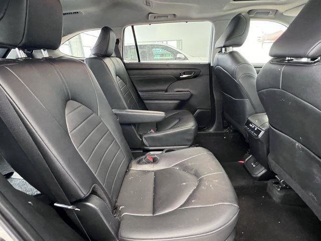 Used 2024 Toyota Highlander XLE image 18