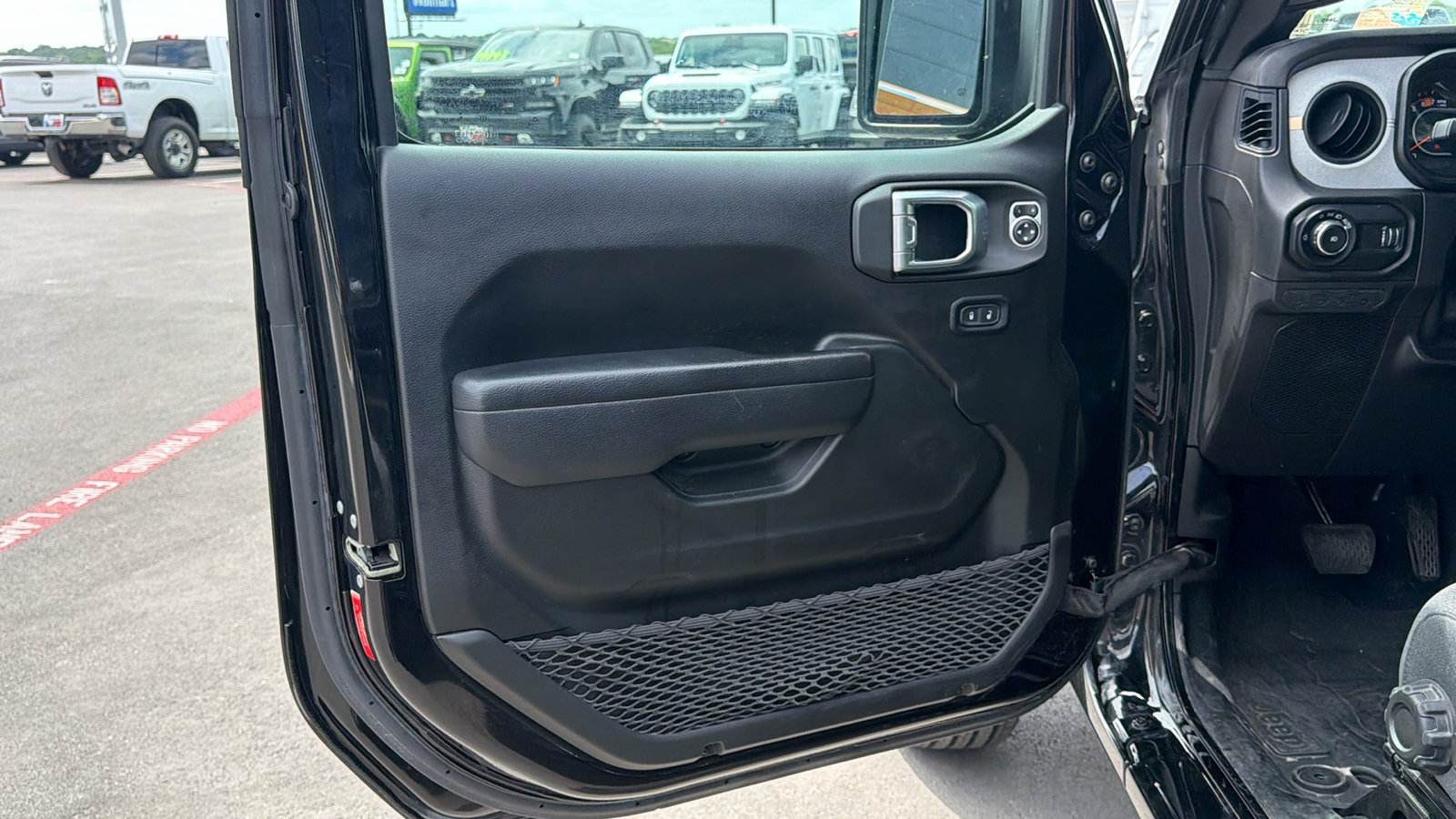 Used 2024 Jeep Wrangler Unlimited Sport AWD/4WD image 9