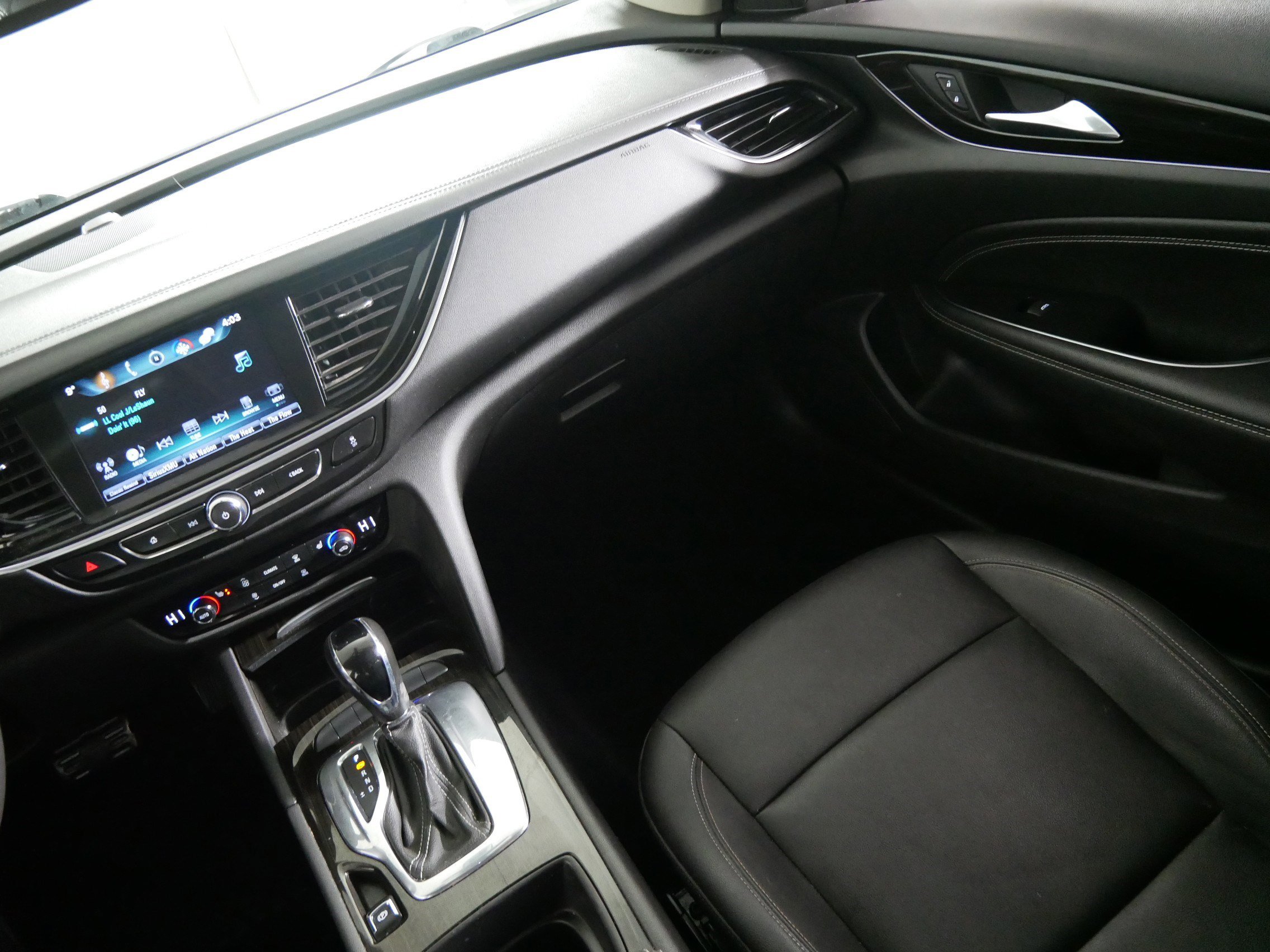 Used 2018 Buick Regal Essence image 11