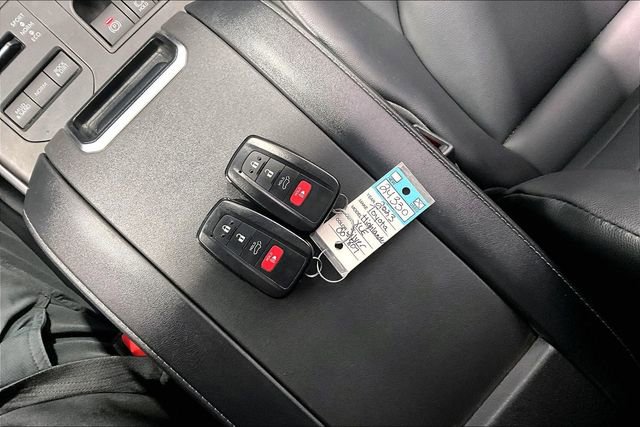Used 2023 Toyota Highlander L AWD/4WD image 37