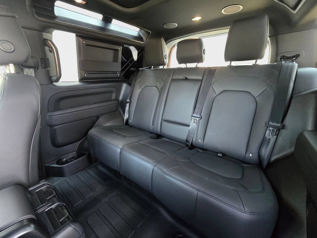 New 2026 Land Rover Defender 90 X-Dynamic SE AWD/4WD image 13