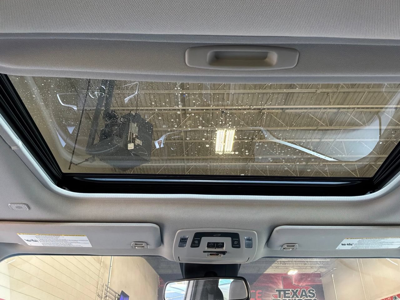 Used 2025 Toyota Sienna XLE FWD image 23