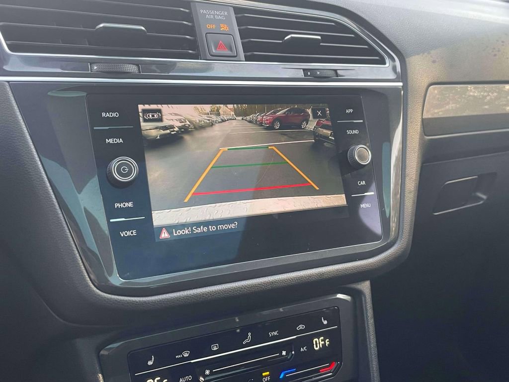 Used 2023 Volkswagen Tiguan SE R-Line image 31