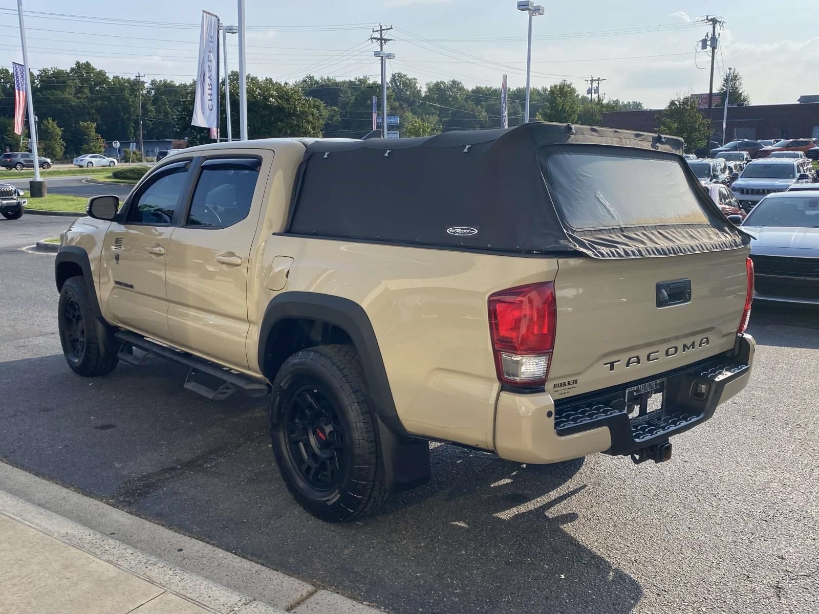 Used 2017 Toyota Tacoma TRD Sport AWD/4WD image 7