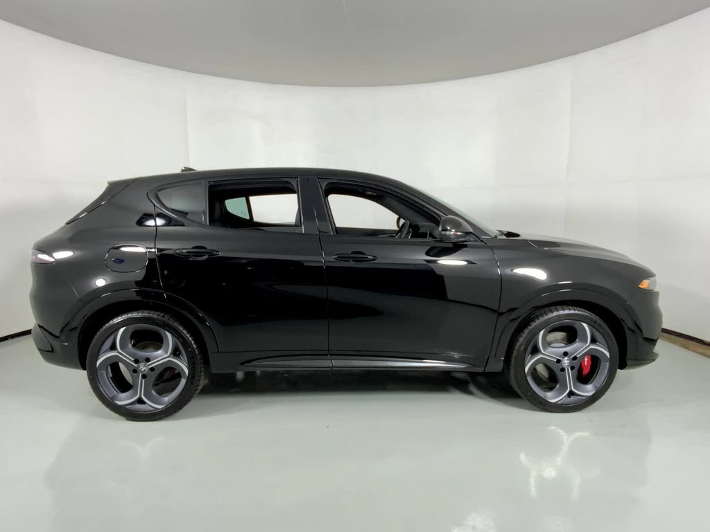 New 2026 Alfa Romeo Tonale w/ Quick Order Package 23H Volce AWD/4WD image 3