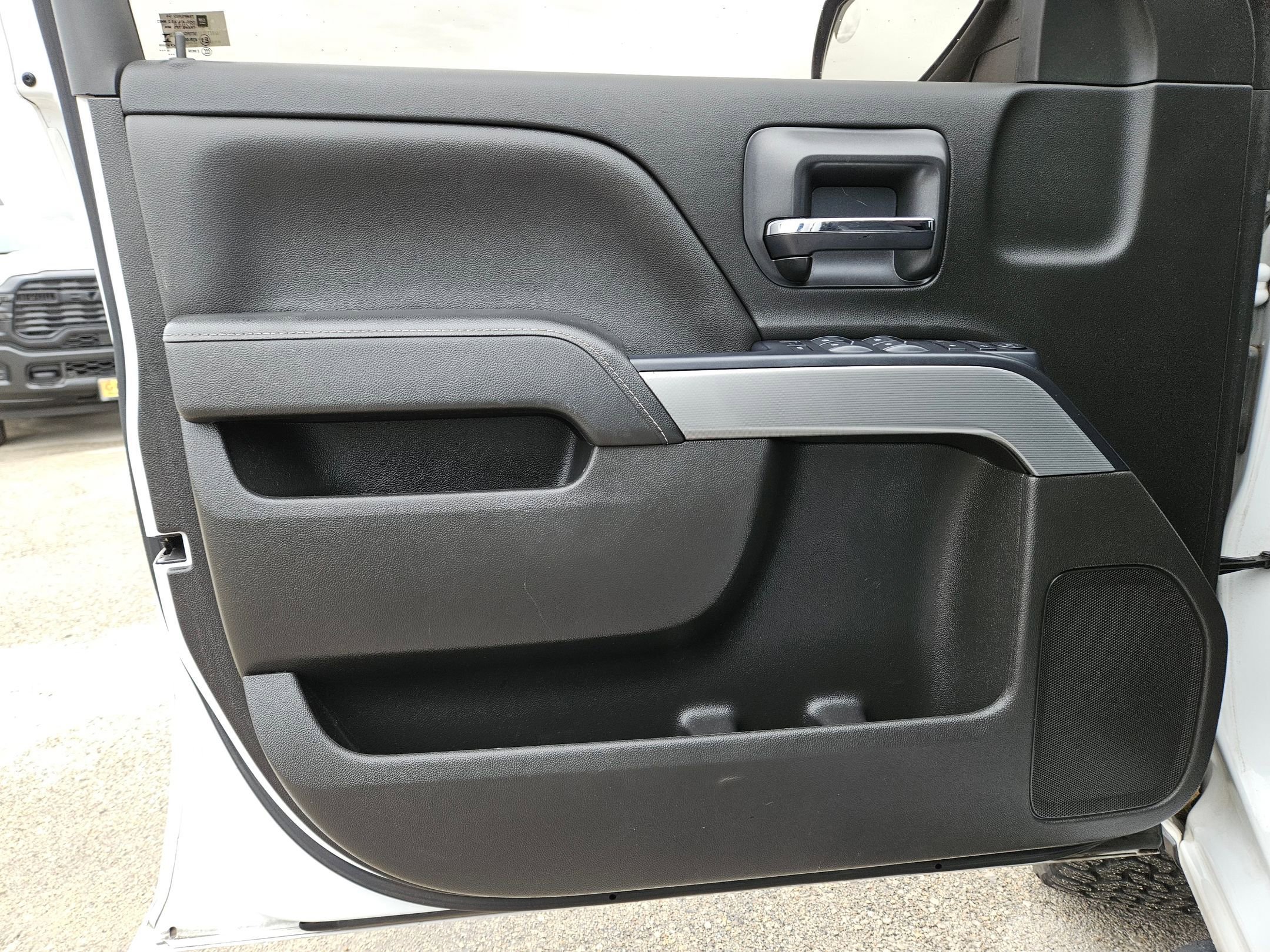 Used 2018 Chevrolet Silverado 1500 LT w/ Texas Edition image 11