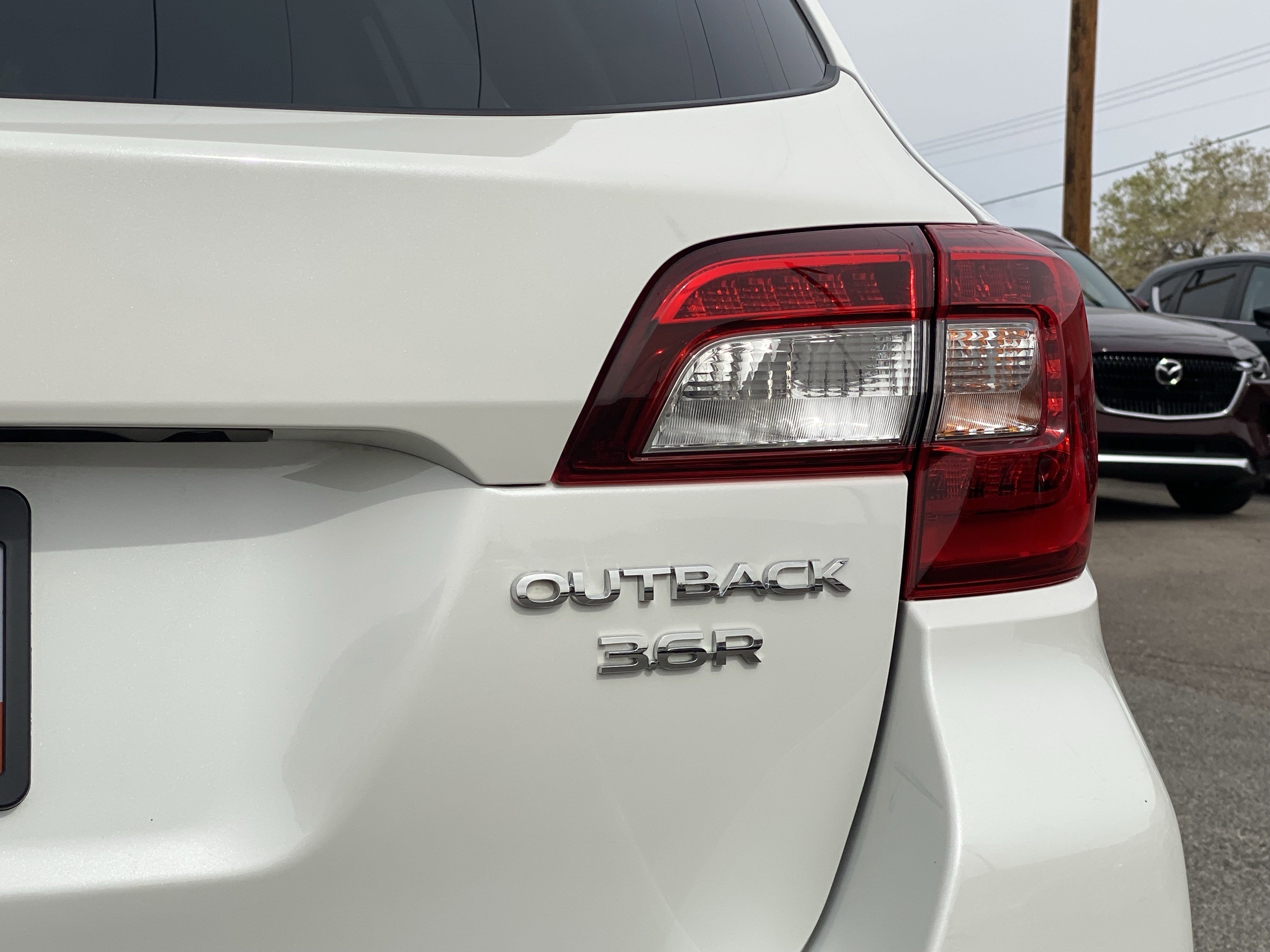 Used 2018 Subaru Outback 3.6R Limited AWD/4WD image 29