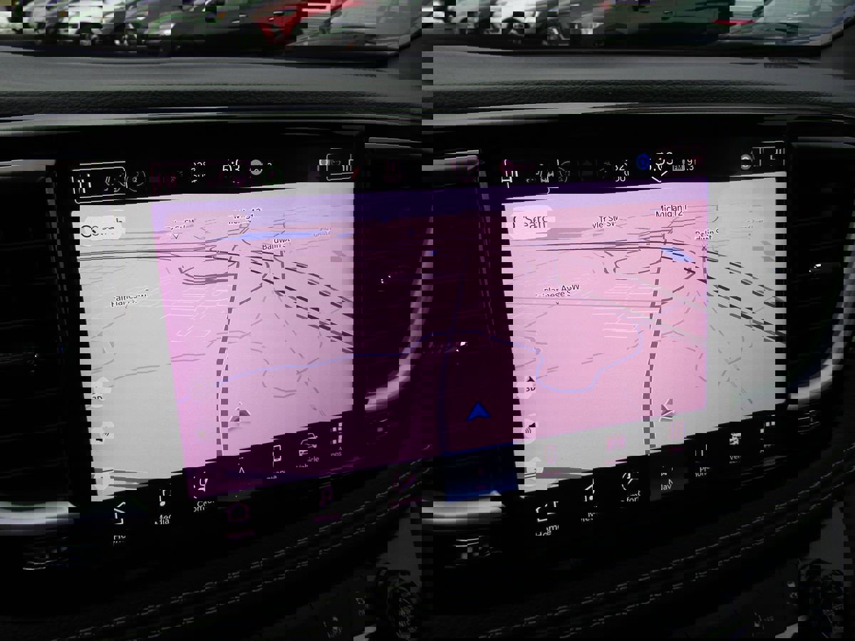 Used 2025 Chrysler Pacifica Limited image 17