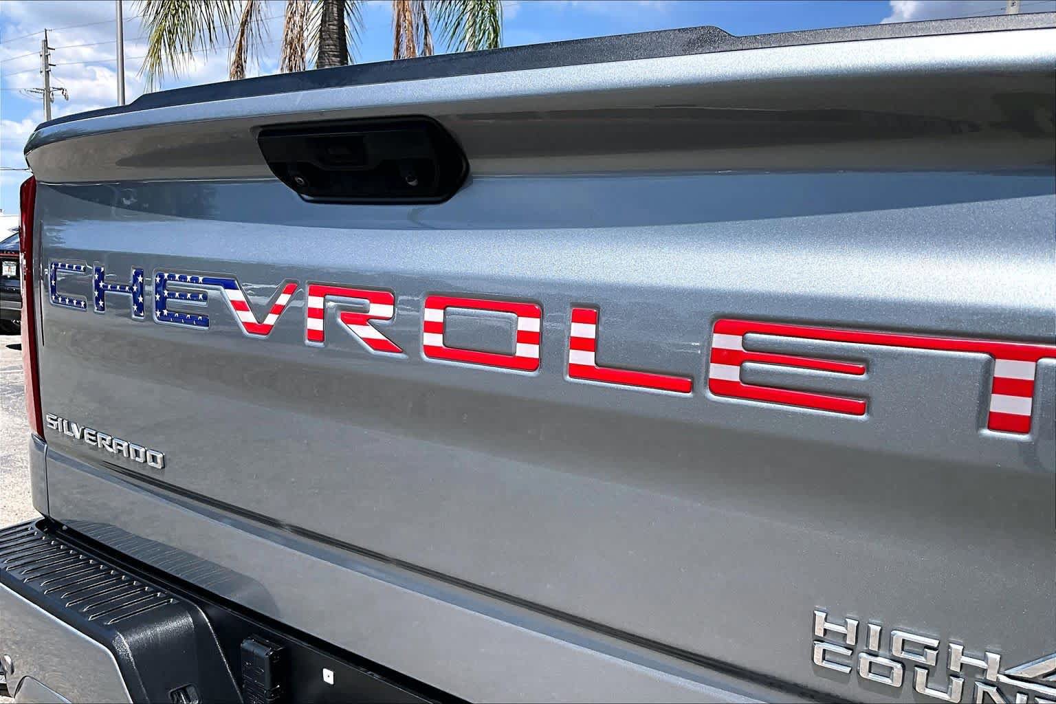 Used 2024 Chevrolet Silverado 1500 High Country w/ Technology Package AWD/4WD image 31