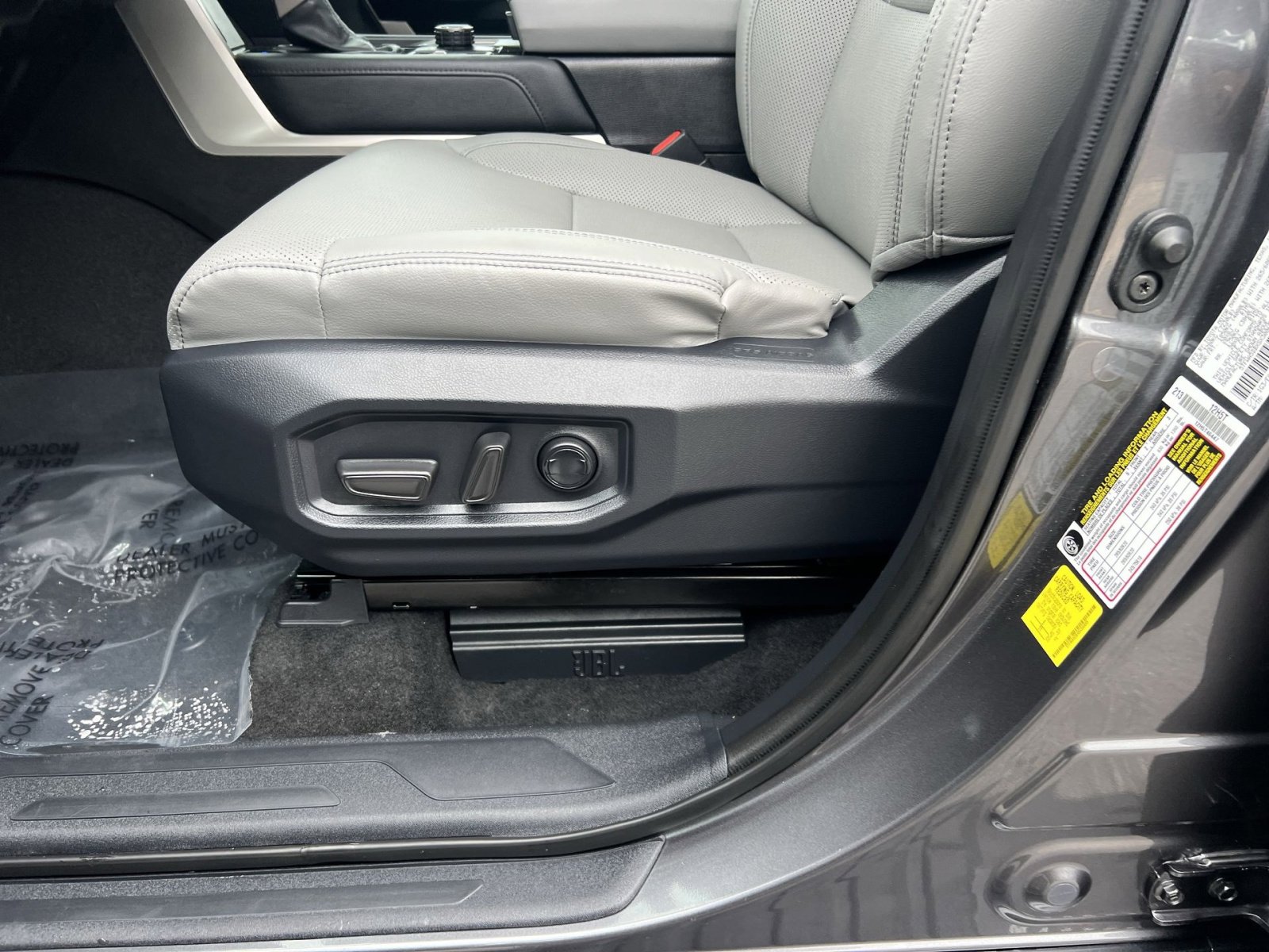 Used 2025 Toyota Tundra Limited AWD/4WD image 22