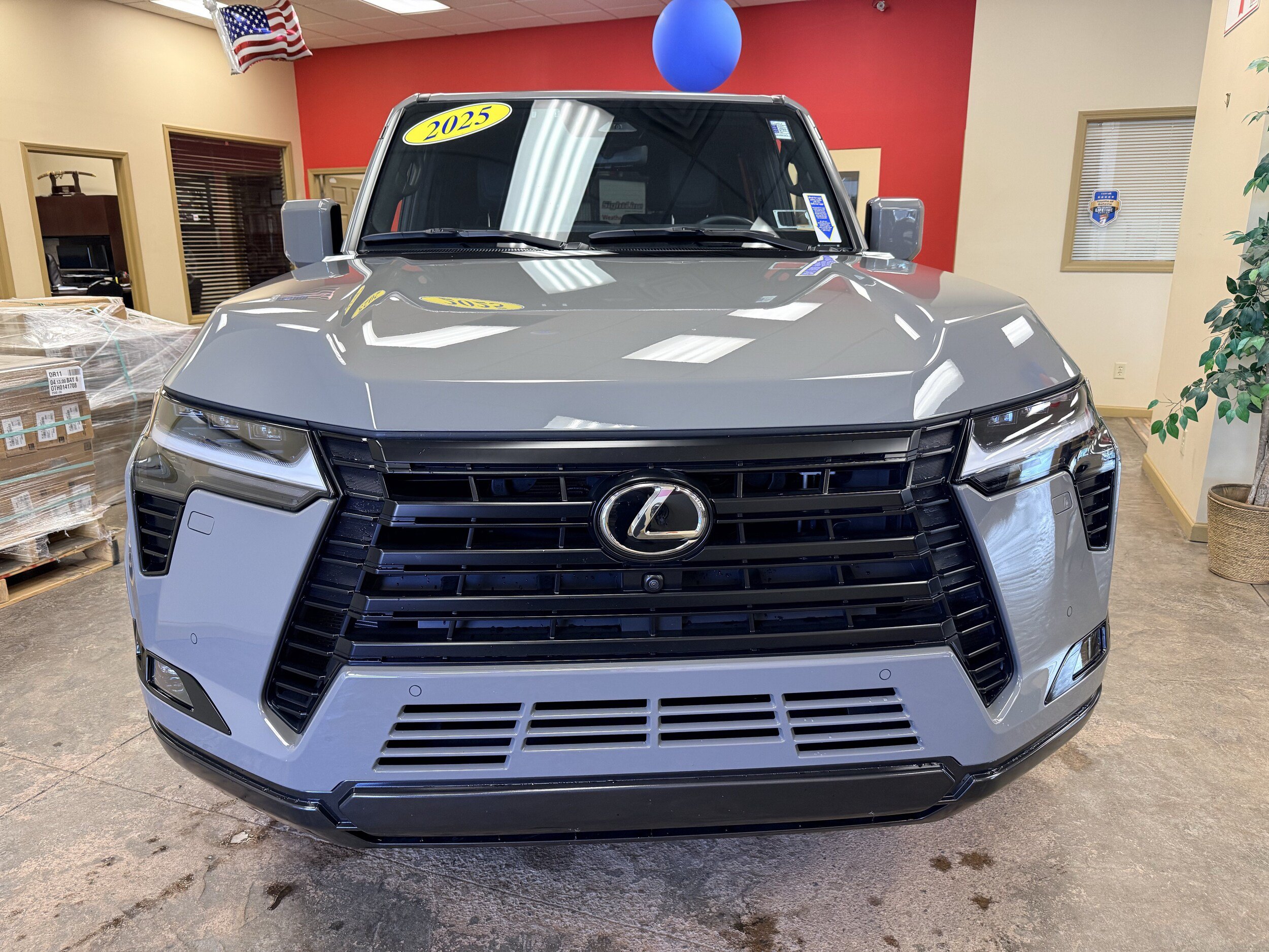 Used 2025 Lexus GX 550 w/ Accessory Package (2T) AWD/4WD image 2